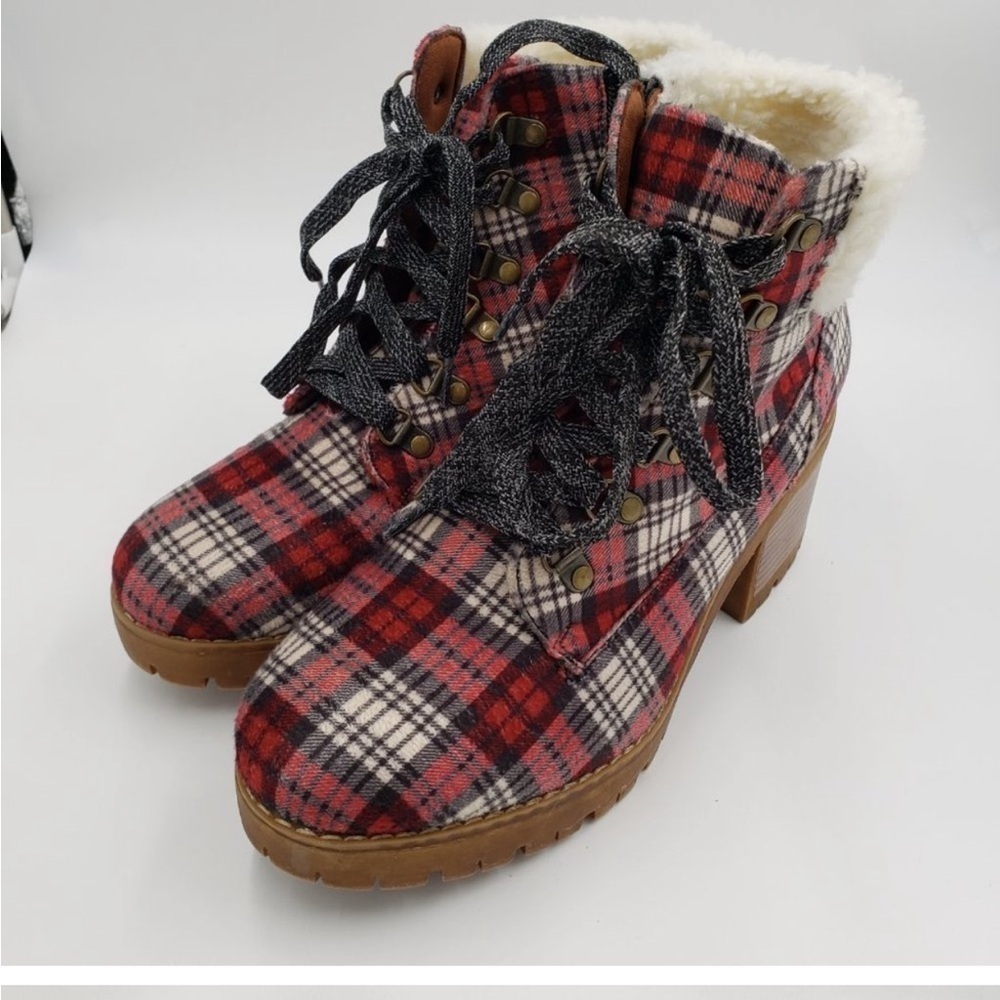 Comfort Est. 1946 Red Plaid Chunky Boots with Faux Fur 8 NWOB